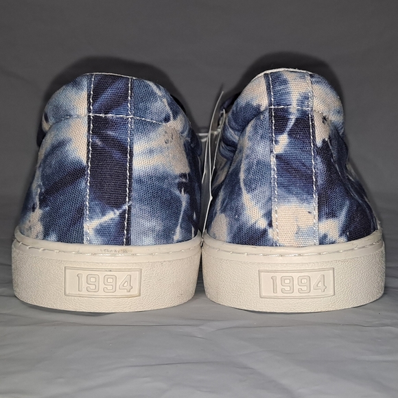 "NWT" Old Navy Tie-Dye Slip-on Sneakers Women's 11 Blue & White Cushioned Insole - Picture 11 of 13
